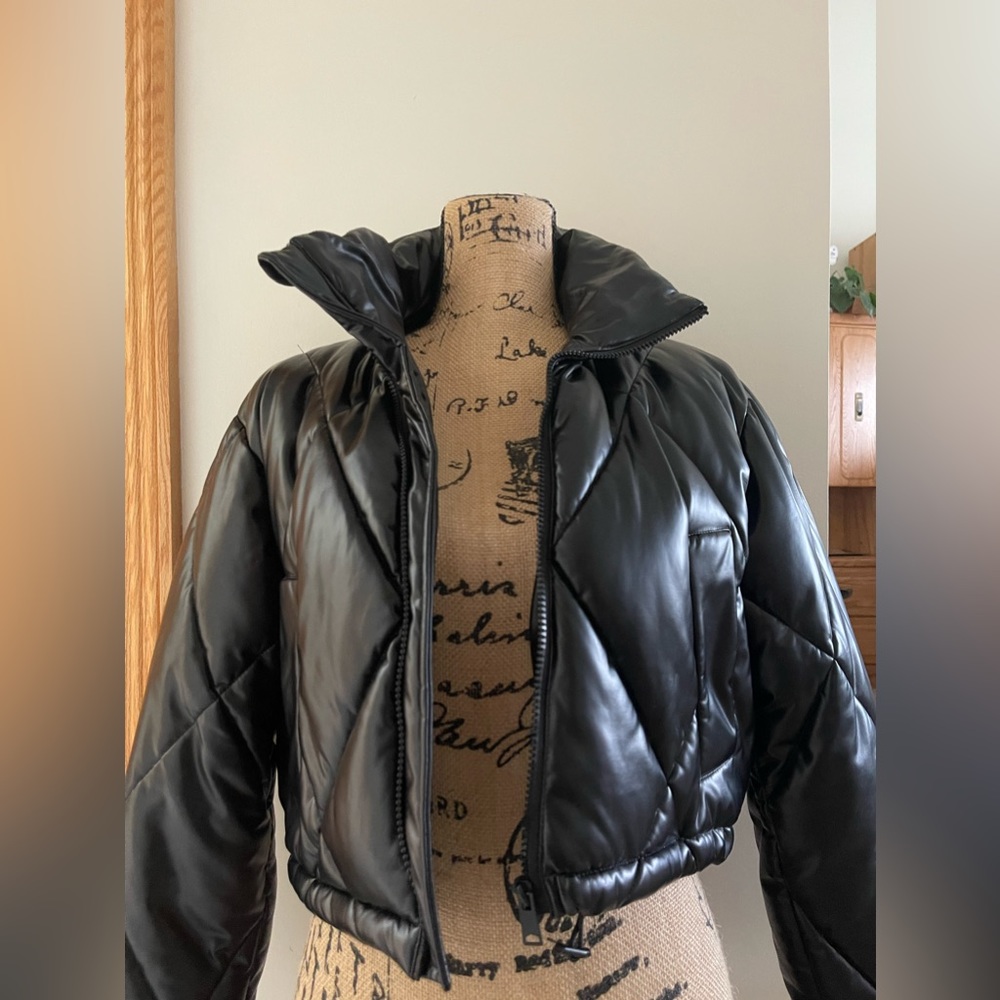Garage Quilted Cropped puffer Jacket Size Small
